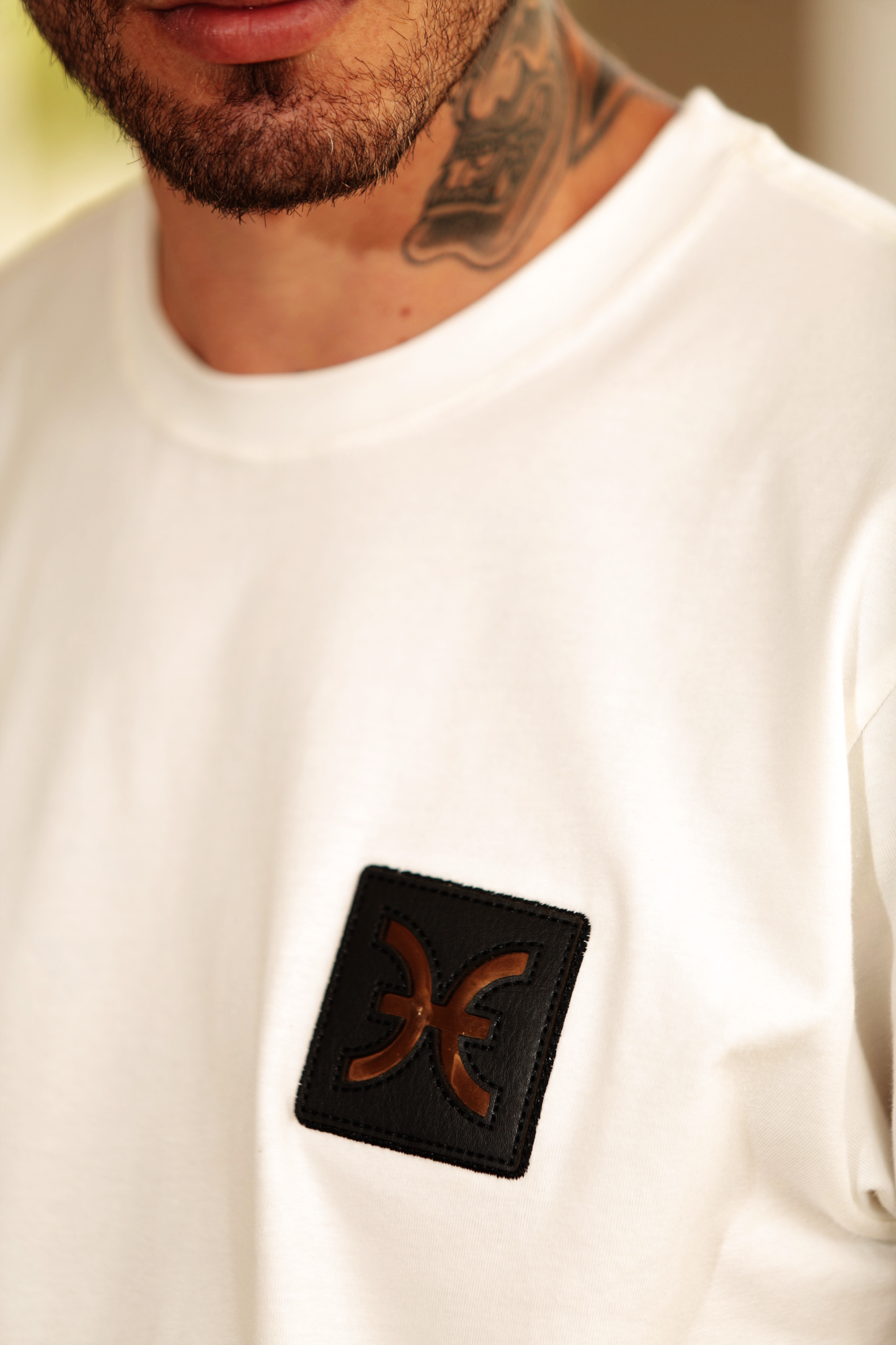 Camiseta Sooul premium logo em couro